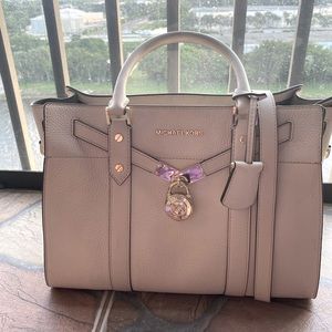 Michael Kors Hamilton in light sand